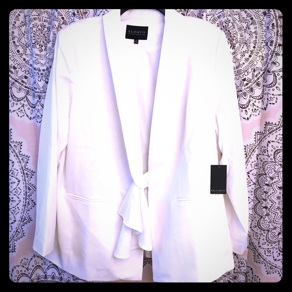 Gorgeous white blazer!